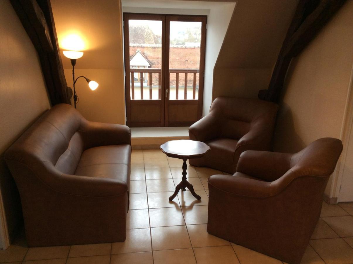 Appartement Spacieux Et Lumineux Au Centre Ville Tonnerre Esterno foto
