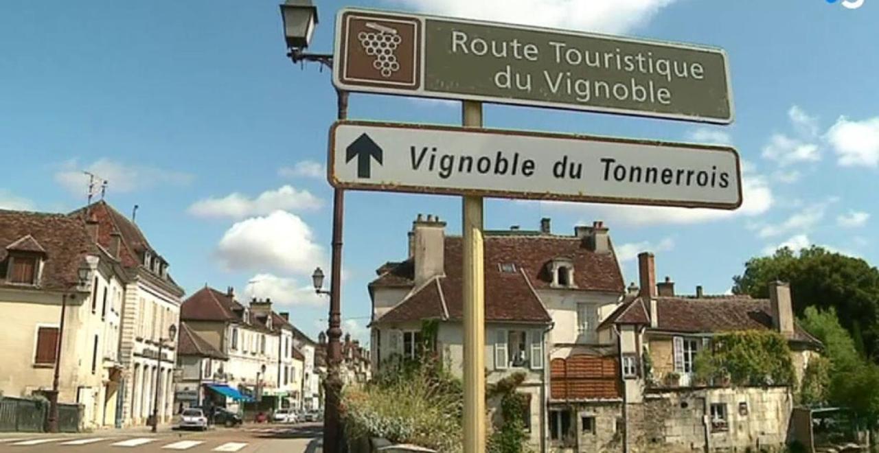 Appartement Spacieux Et Lumineux Au Centre Ville Tonnerre Esterno foto